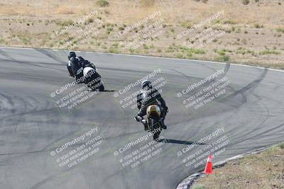 media/Apr-20-2025-AHRMA (Sun) [[393a79c373]]/Race/Group 11 early race/Turn 4b/